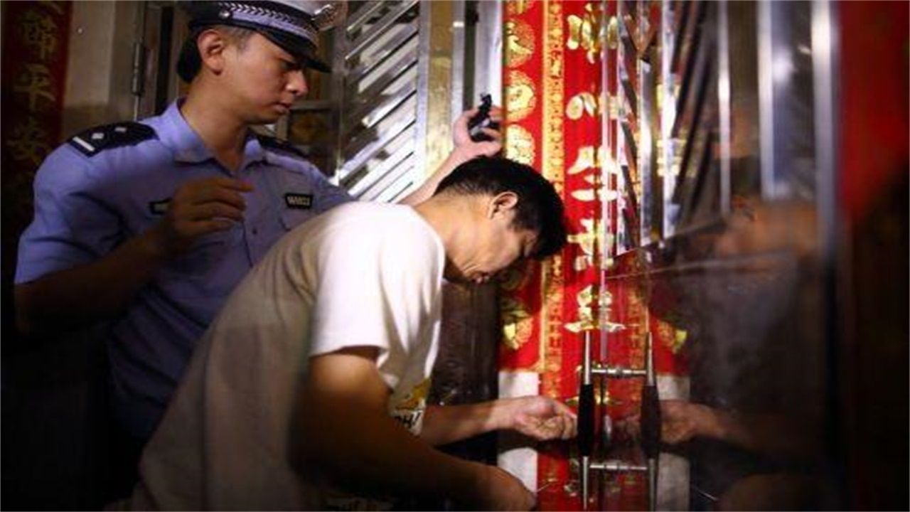 贵港请开锁师傅开了锁后，师傅